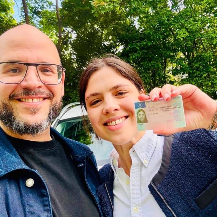 Learner driver Clara receives her driver's license and is delighted - Haidhausen Driving School, Munich, Leuchtenberg